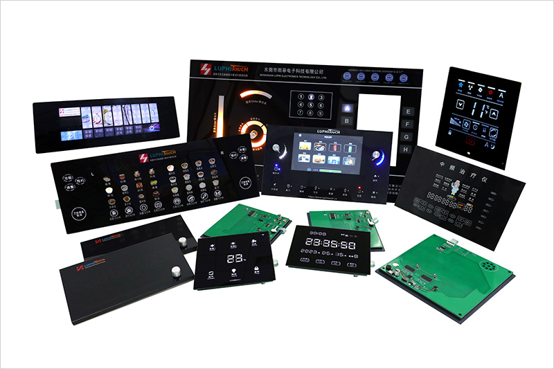Moduli display touchscreen multipli che mostrano vari design e funzionalità, comprese le tecnologie capacitive e OLED