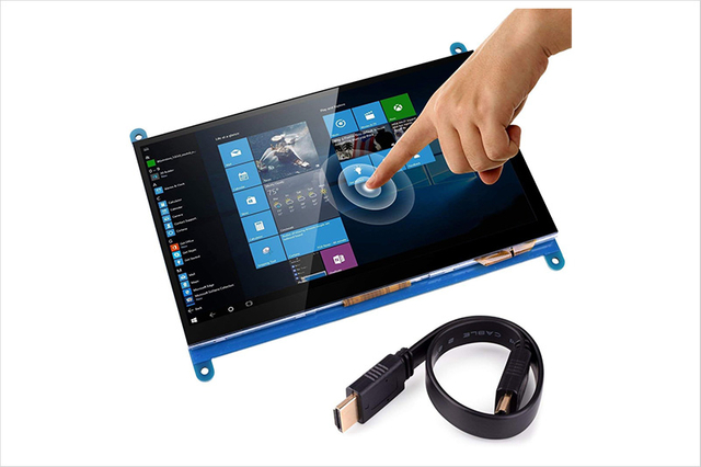 Primo piano del modulo display touchscreen capacitivo che mostra la sensibilità al tocco