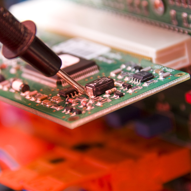 Luphi Electronics Lavorazione PCB presenta tecniche di produzione avanzate e attrezzature per l\'assemblaggio di circuiti stampati di alta qualità