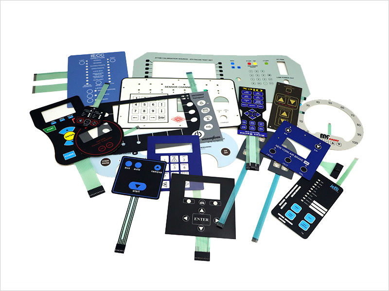 Vari interruttori a membrana prodotti da Luphi Electronics, che mostrano design personalizzati e applicazioni per diversi settori.