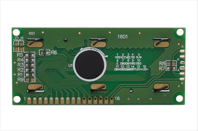 Display LCD da 16x1 caratteri per progetti di robotica Arduino e Raspberry Pi, che mostra la tecnologia LCD a segmenti.